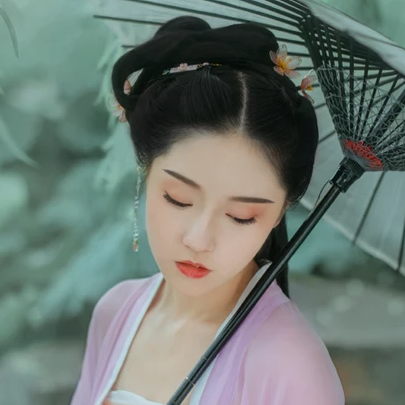 柳下紫衣帶傘頭像，唯美古風(fēng)真人頭像