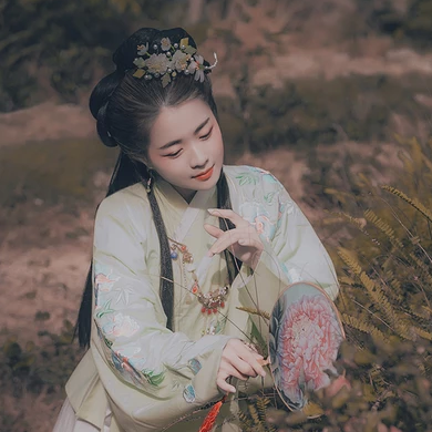 云鶴漢服帶傘頭像，唯美古風(fēng)真人頭像