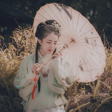 云鶴漢服帶傘頭像，唯美古風(fēng)真人頭像