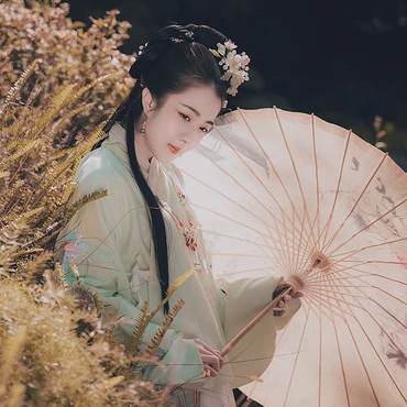 云鶴漢服帶傘頭像，唯美古風(fēng)真人頭像