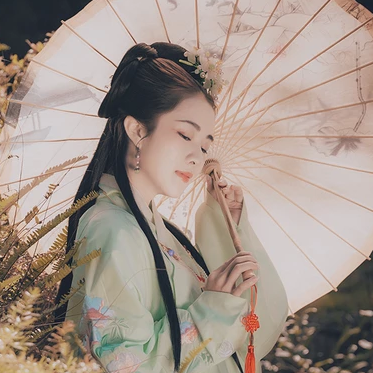 云鶴漢服帶傘頭像，唯美古風(fēng)真人頭像