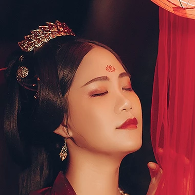 紅衣帶團(tuán)扇女生頭像，唯美古風(fēng)真人頭像
