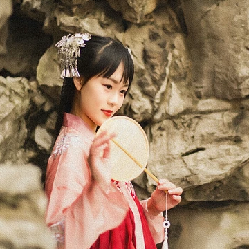 小清新粉衣帶團(tuán)扇女生頭像，唯美古風(fēng)真人頭像