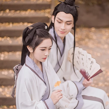 銀杏樹下情侶頭像，唯美古風(fēng)真人頭像