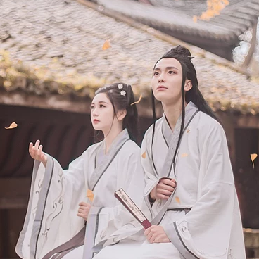 銀杏樹下情侶頭像，唯美古風(fēng)真人頭像