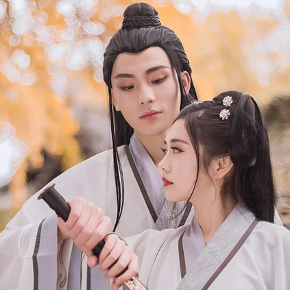 銀杏樹下情侶頭像，唯美古風(fēng)真人頭像