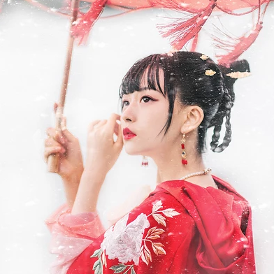 雪花飛舞紅衣女生頭像，唯美古風真人頭像