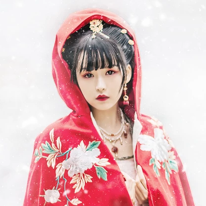 雪花飛舞紅衣女生頭像，唯美古風真人頭像