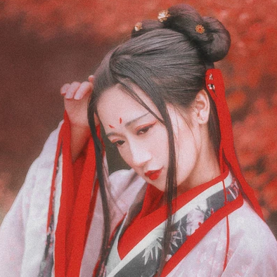 楓葉紅女生頭像，唯美古風(fēng)真人頭像