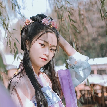 高貴紫衣紅紗帶傘女生頭像，唯美古風(fēng)真人頭像