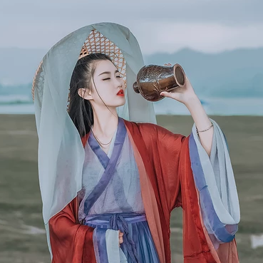 草原喝酒閨蜜頭像，唯美古風真人頭像