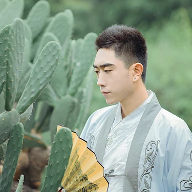 文藝男生帶折扇頭像，唯美古風(fēng)真人頭像