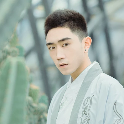 文藝男生帶折扇頭像，唯美古風(fēng)真人頭像