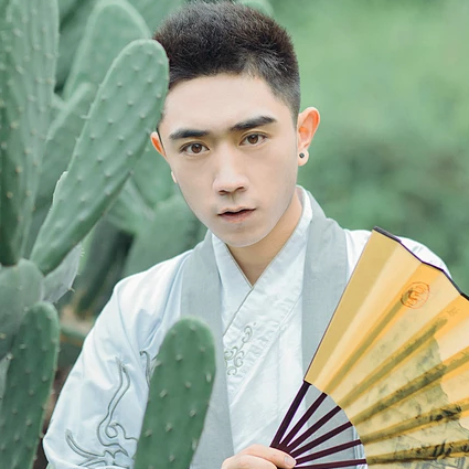 文藝男生帶折扇頭像，唯美古風(fēng)真人頭像