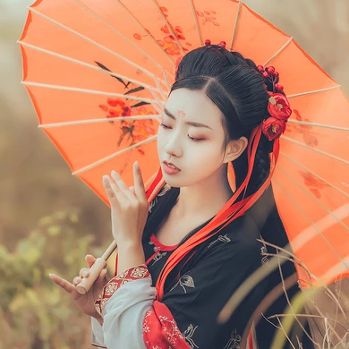 紅妝帶紅傘女生頭像，唯美古風(fēng)真人頭像