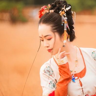 嬌艷文藝女生頭像，唯美古風真人頭像