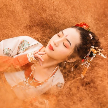 嬌艷文藝女生頭像，唯美古風真人頭像