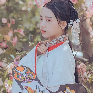 粉色木棉花少女頭像，唯美古風真人頭像