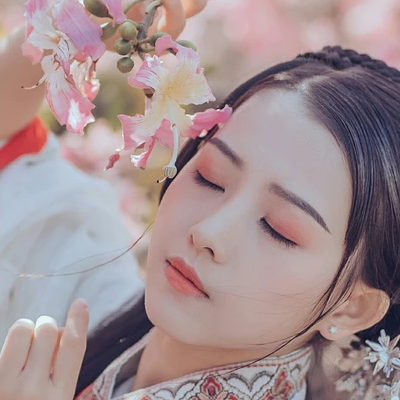 粉色木棉花少女頭像，唯美古風真人頭像