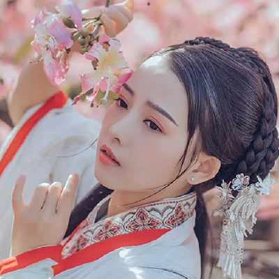 粉色木棉花少女頭像，唯美古風真人頭像