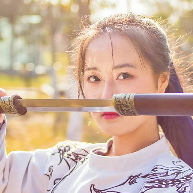 霸氣帶兵器女生頭像，唯美古風(fēng)真人頭像
