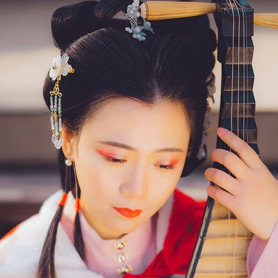 紅色披風(fēng)帶琵琶文藝頭像，唯美古風(fēng)真人頭像