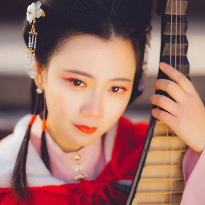 紅色披風(fēng)帶琵琶文藝頭像，唯美古風(fēng)真人頭像