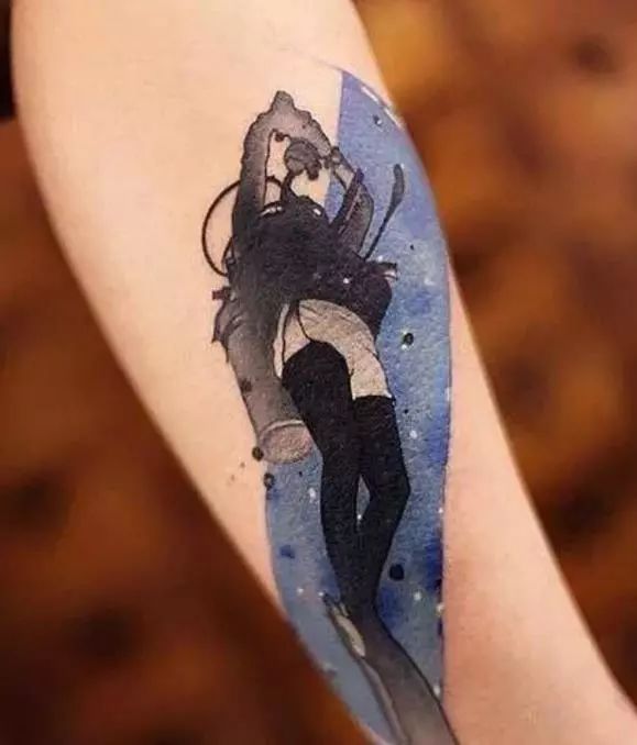 水墨人體彩繪藝術(shù)，傳統(tǒng)國畫與時(shí)尚刺青的融合