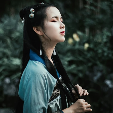 古典淡雅帶團扇頭像，唯美古風真人頭像