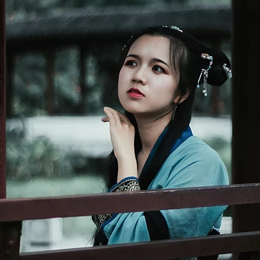 古典淡雅帶團扇頭像，唯美古風真人頭像