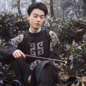 瀟灑帥氣男生帶折扇頭像，唯美古風(fēng)真人頭像