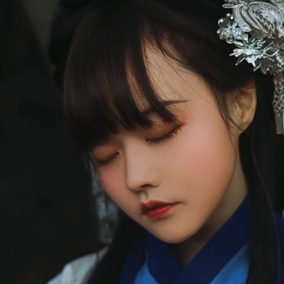 文藝帶樂器女生頭像，唯美古風(fēng)真人頭像