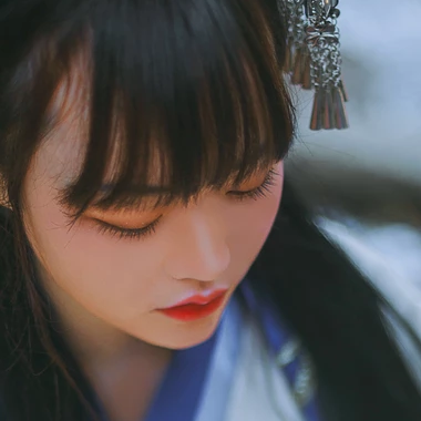 文藝帶樂器女生頭像，唯美古風(fēng)真人頭像