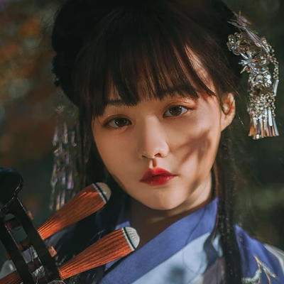 文藝帶樂器女生頭像，唯美古風(fēng)真人頭像