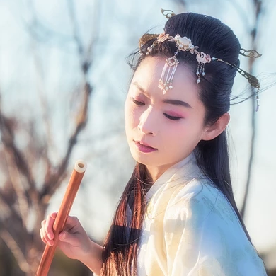 文藝帶笛子女生頭像，唯美古風(fēng)真人頭像