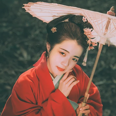 文藝紅衣帶傘女生頭像，唯美古風(fēng)真人頭像