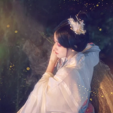 流螢白衣提燈少女頭像，唯美古風真人頭像