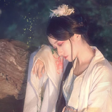 流螢白衣提燈少女頭像，唯美古風真人頭像