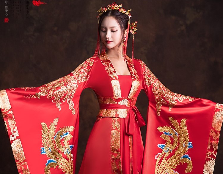 漢服新娘結(jié)婚禮服，奢華大氣中式禮服