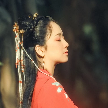 彼岸花團(tuán)扇紅妝紅衣頭像，唯美古風(fēng)真人頭像