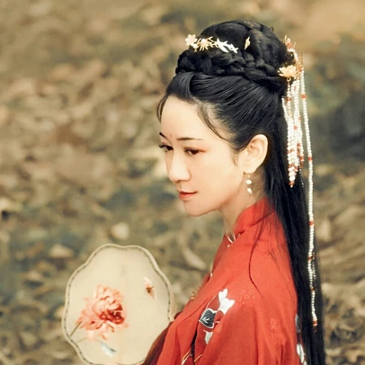 彼岸花團(tuán)扇紅妝紅衣頭像，唯美古風(fēng)真人頭像
