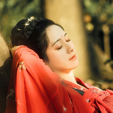 彼岸花團(tuán)扇紅妝紅衣頭像，唯美古風(fēng)真人頭像