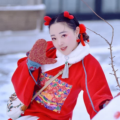 雪景俏皮可愛(ài)女生頭像，唯美古風(fēng)真人頭像