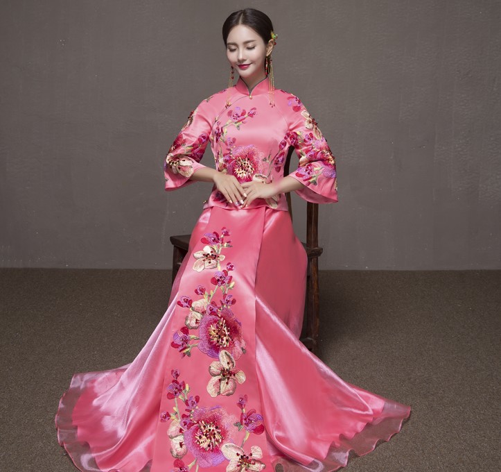 清新典雅粉色中式禮服，唯美花朵新娘禮服