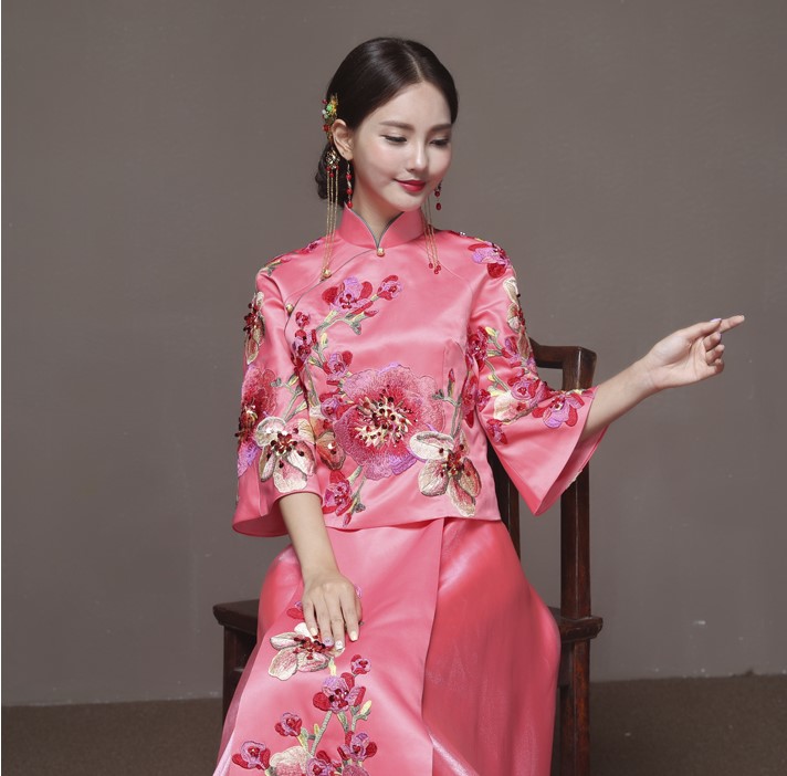 清新典雅粉色中式禮服，唯美花朵新娘禮服
