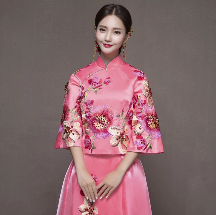 清新典雅粉色中式禮服，唯美花朵新娘禮服