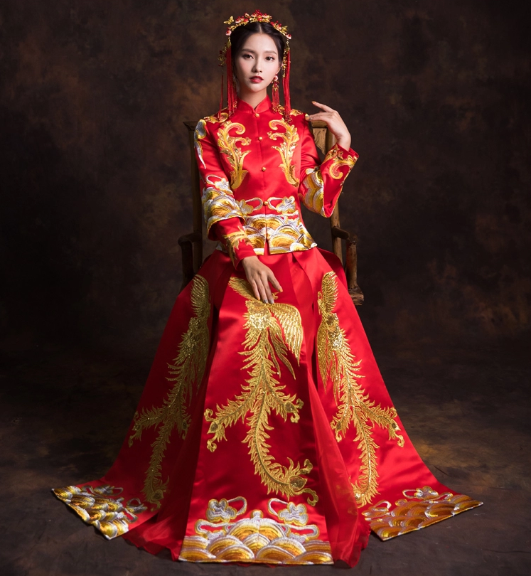 傳統(tǒng)吉祥中式禮服，奢華鳳凰新娘禮服