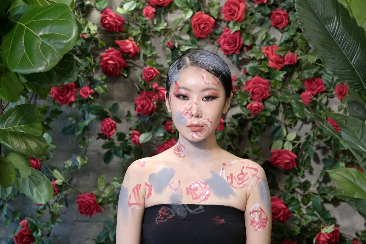 人體彩繪藝術(shù)：在皮膚上畫畫，美爆了!