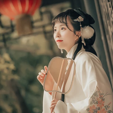 文藝復(fù)古帶團(tuán)扇女生頭像，唯美古風(fēng)真人頭像