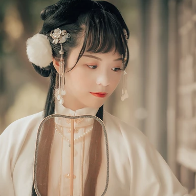 文藝復(fù)古帶團(tuán)扇女生頭像，唯美古風(fēng)真人頭像